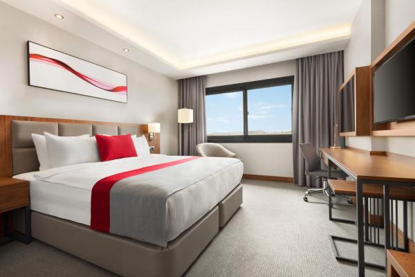 Rom Standard med king-size-seng — 22 m² - Ramada by Wyndham Izmir Aliaga