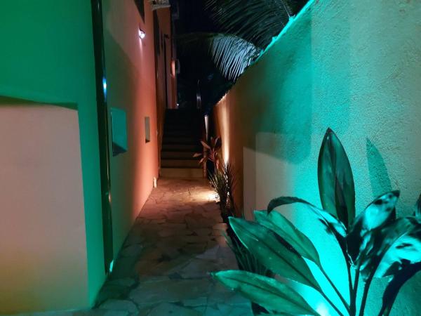 Foto 9: Cotia - Novo Flat com Piscina, 50mts da praia, churrasqueira privativa, ar con, wi-fi, netflix, garagem