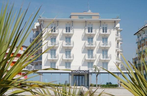 På billedet ses objektet Hotel Monaco beliggende i byen Caorle.