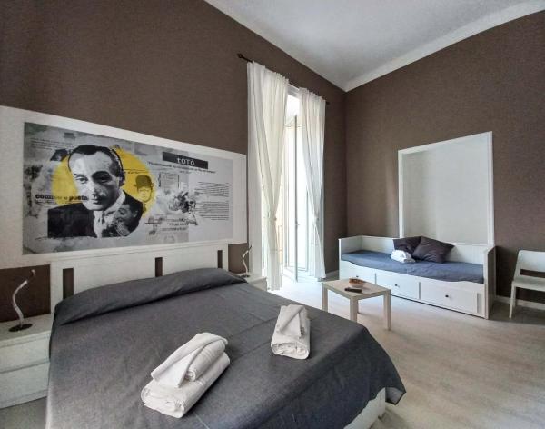 A la foto es mostra l'objecte Le stanze di Partenope situat a la ciutat de Nàpols.