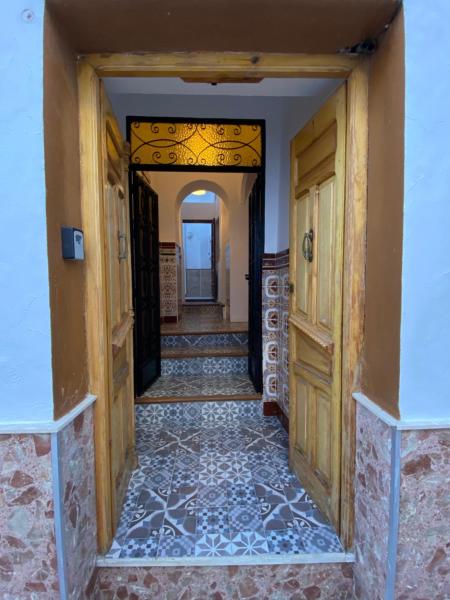 A la foto es mostra l'objecte Casa del Viajero situat a la ciutat de Setenil.