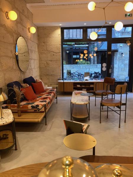 A la foto es mostra l'objecte Hôtel L'Adresse situat a la ciutat de Tours.