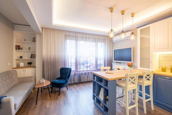 На фото показан объект Designer & Cozy 2BD Flat with a parking in the city center by Flat Mаnager, расположенный в городе София.