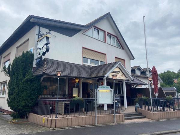 Na zdjęciu widoczny jest obiekt Hotel Ebert położony w mieście Mittelkalbach.