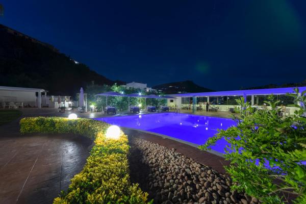 På bilden syns objektet Agave Hotel som ligger i staden Monterusciello.