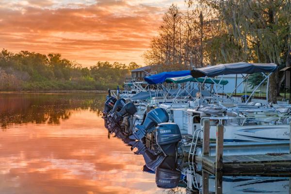 På billedet ses objektet Camp Mack Lodge, Marina & RV Resort beliggende i byen Lake Wales.