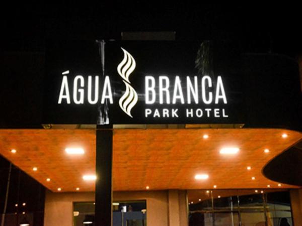 På billedet ses objektet Água Branca Park Hotel beliggende i byen Araçatuba.