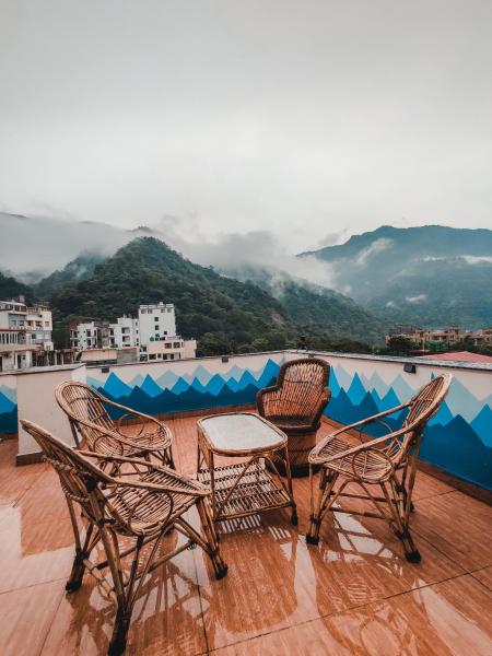 På billedet ses objektet Joey's Hostel Rishikesh beliggende i byen Rishikesh.