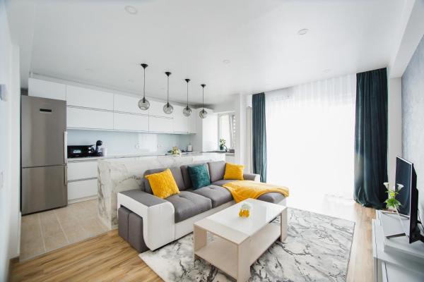 Na fotografii je vidět objekt Elegant & Spacious – Central Apartment nacházející se ve městě Baia Episcopiei.