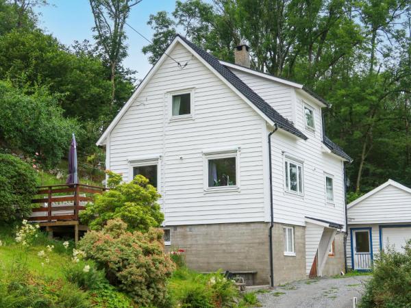 The photo shows the Holiday Home Gamlahuset by Interhome located in the city of Klinkholmen.