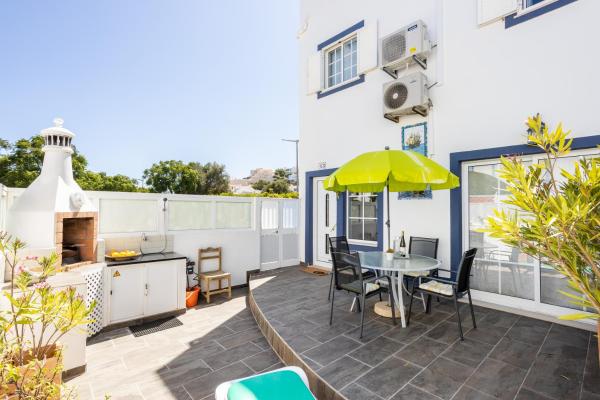 A la foto es mostra l'objecte Newly renovated 2 bedroom townhouse - close to Salema Beach situat a la ciutat de Salema.