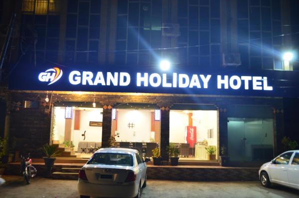 Na zdjęciu widoczny jest obiekt Grand Holiday Hotel położony w mieście Mingora.