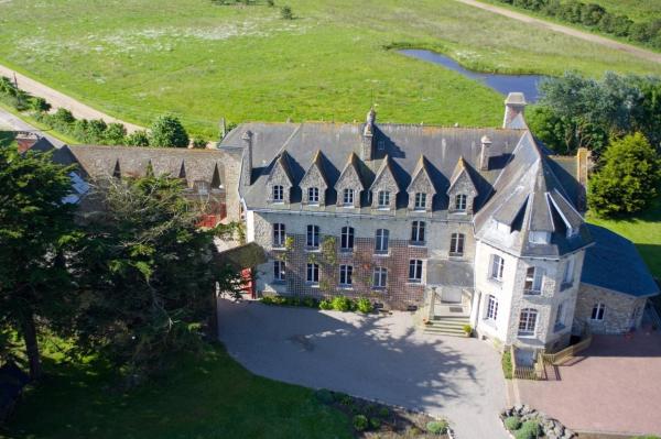 A la foto es mostra l'objecte Château de Surville situat a la ciutat de Surville.