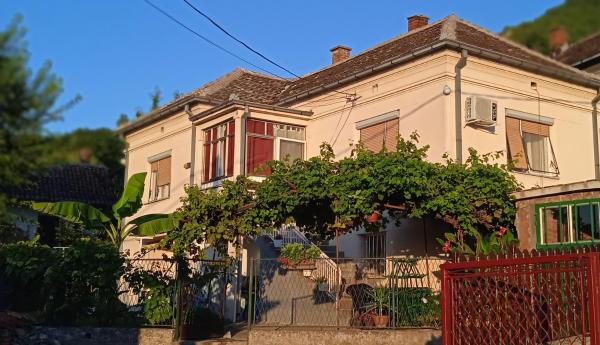 Na fotografii je vidět objekt Apartman STOJANOVIĆ nacházející se ve městě Kilsura.