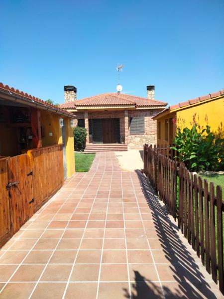 A la foto es mostra l'objecte La Casa del Colmao situat a la ciutat de Adanero.