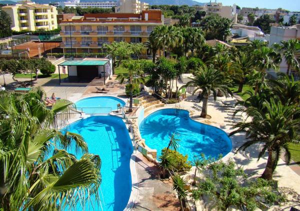 A la foto es mostra l'objecte Club Simó situat a la ciutat de Cala Millor.