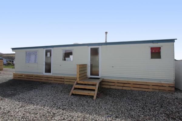 The photo shows the Skye Holiday Chalets C1 located in the city of Earlish.