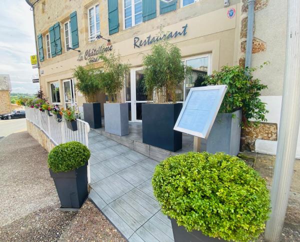A la foto es mostra l'objecte Logis Hôtel Restaurant La Châtellenie situat a la ciutat de Pressac.