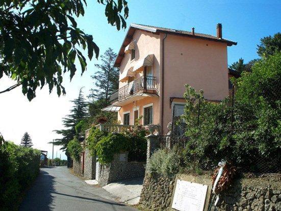 A la foto es mostra l'objecte La tana del tasso Ventimiglia situat a la ciutat de Ventimiglia.
