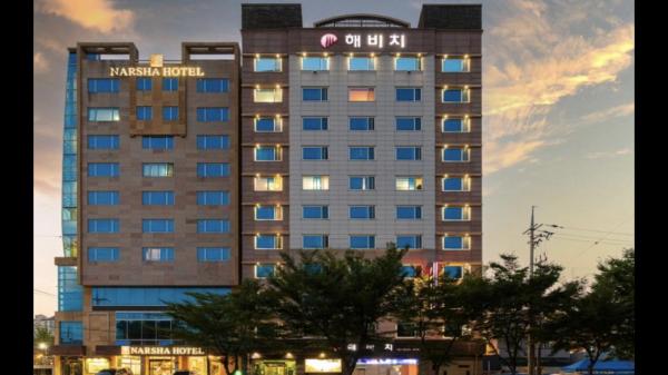 På bildet vises objektet Yeosu Beach Hotel som ligger i byen Hagŭm.