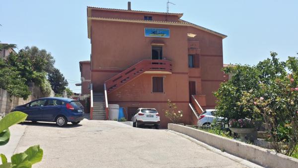 照片显示了位于La Maddalena市的Guest House Tra Rocce E Mare物件。