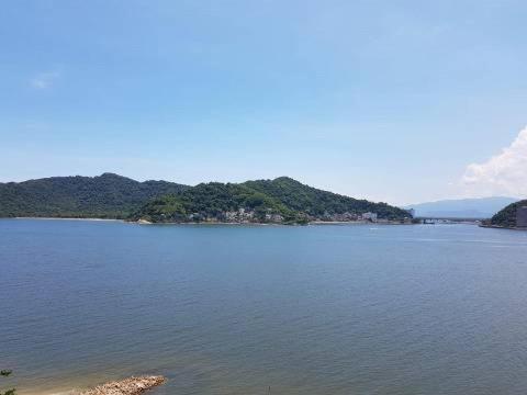 Kuvassa näkyy kohde Kitnet pé na areia! Vista espetacular !, joka sijaitsee kaupungissa São Vicente.
