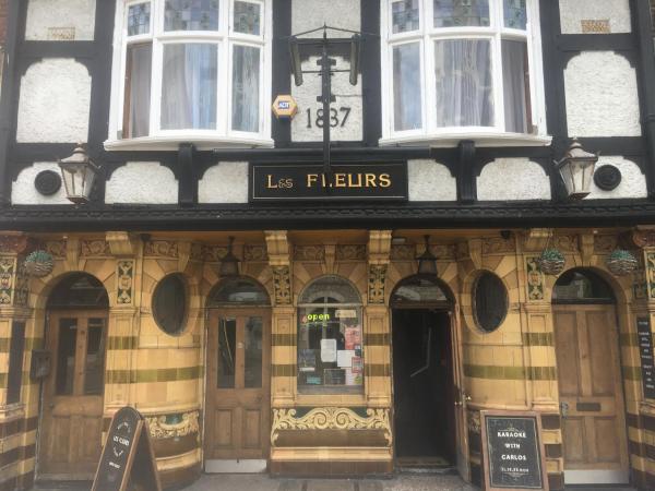 Op de foto is het object Les Fleurs Accommodation te zien, gelegen in de stad Dover.