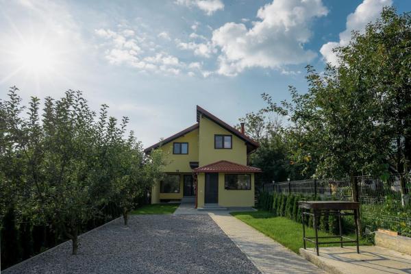 A la foto es mostra l'objecte House of Forest situat a la ciutat de Zărneşti.