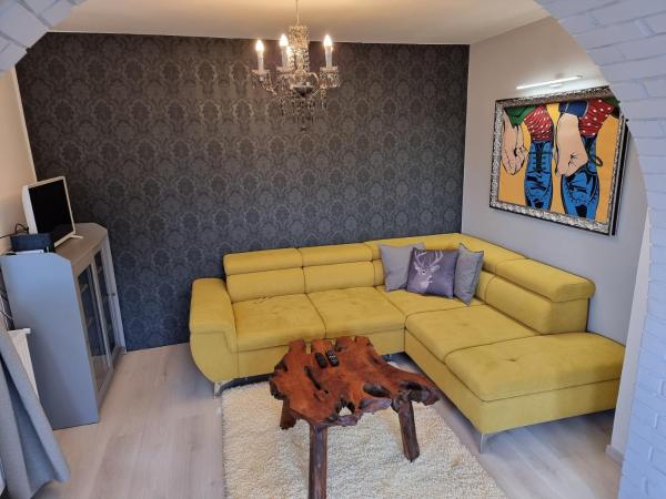 A la foto es mostra l'objecte Apartmanház 2-6 főnek situat a la ciutat de Pécs.