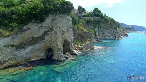 A la foto es mostra l'objecte Kirillos IN CILENTO situat a la ciutat de Agropoli.