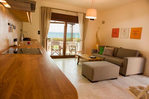 Op de foto is het object Horizonte Seafront Suites te zien, gelegen in de stad Kissamos.