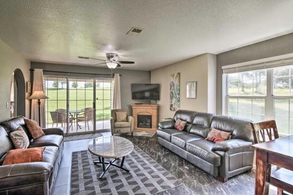 A la foto es mostra l'objecte Holiday Hills Resort Condo w/ Hot Tub Access situat a la ciutat de Branson.