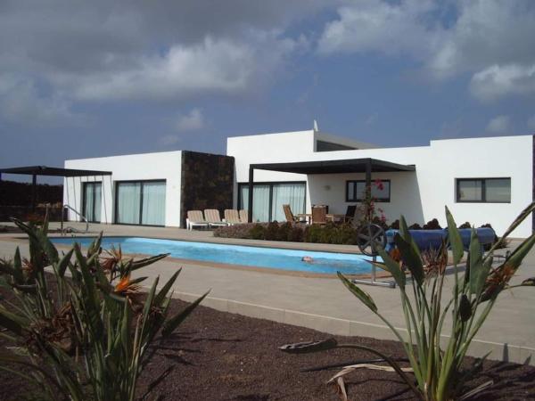 Wind Wave 28b - Heated & Shared Pool - El Cotillo