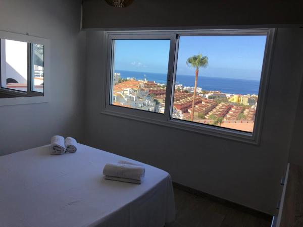 A la foto es mostra l'objecte Costa Adeje Apartments situat a la ciutat de Adeje.