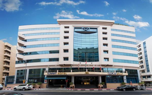 På billedet ses objektet Landmark Summit Hotel beliggende i byen Dubai.