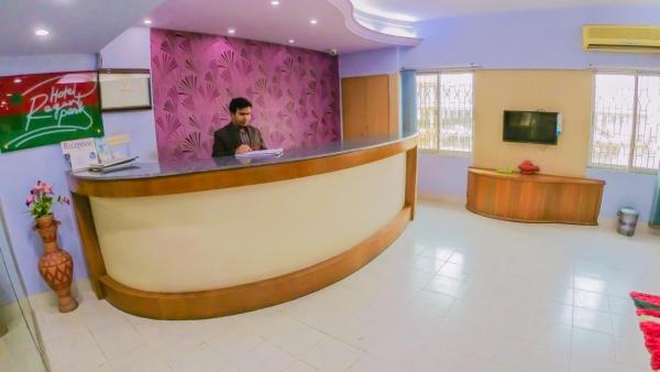 The photo shows the HOTEL REGENT PARK located in the city of Chittagong Port.
