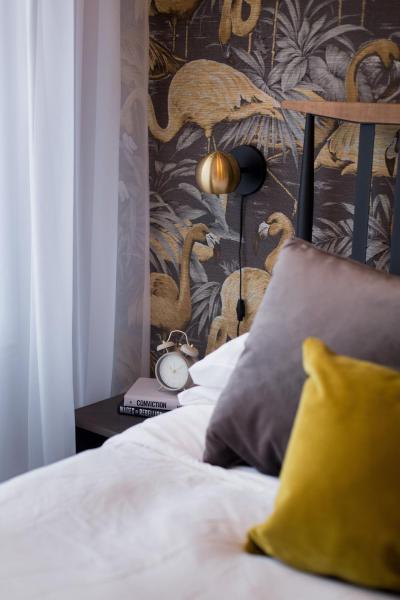 Φωτογραφία 8: Fun & Funky Little Italy Studio with Full Kitchen by Den Stays