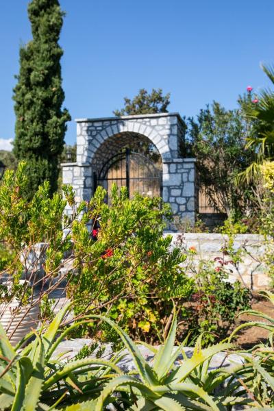 A la foto es mostra l'objecte Skoutari Bungalows Galateia room situat a la ciutat de Kalívia.
