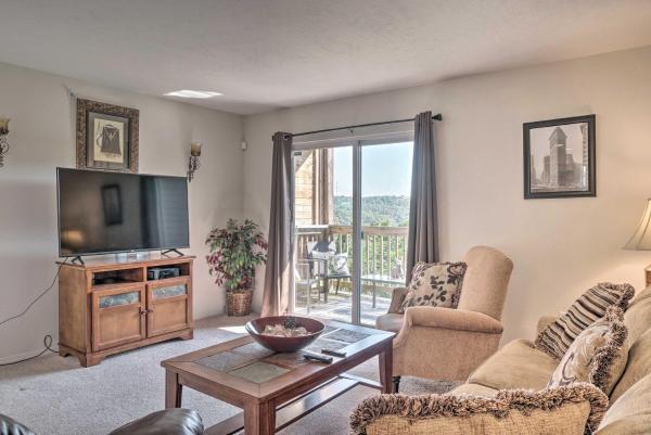 A la foto es mostra l'objecte 1st Floor Branson Condo 4 Mi to Silver Dollar City situat a la ciutat de Branson.