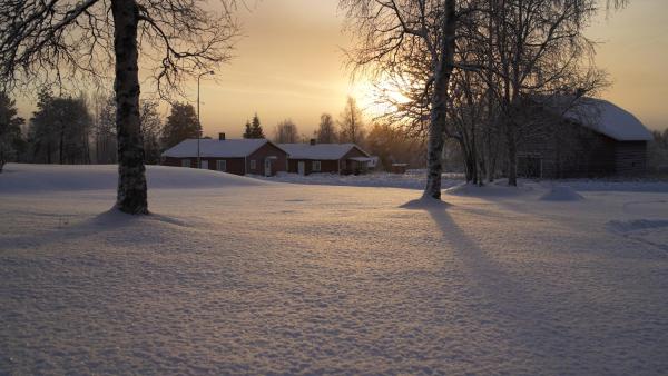 Na zdjęciu widoczny jest obiekt Lapland Stuga & Tours położony w mieście Åmliden.