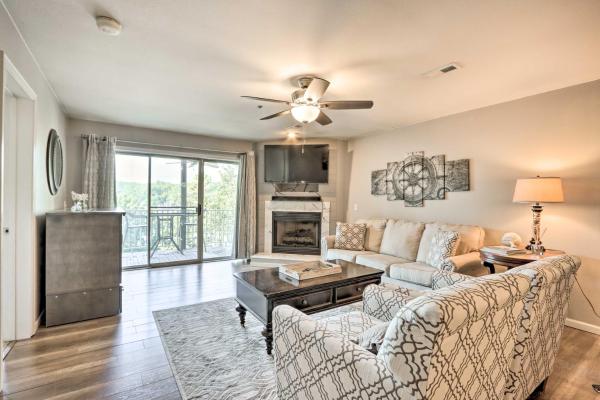 A la foto es mostra l'objecte Beach & Pool Access! Lake of the Ozarks Condo situat a la ciutat de Osage Beach.