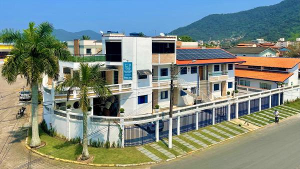 A la foto es mostra l'objecte Vila Lorenzi & Apartamentos situat a la ciutat de Ubatuba.