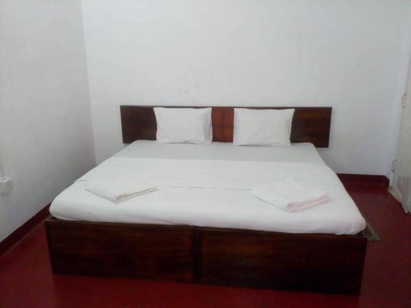Na zdjęciu widoczny jest obiekt Midland Hotel Rooms Kanampella położony w mieście Kananpella.