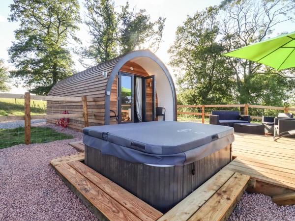 A la foto es mostra l'objecte Goose Pod at Salford Court Farm Fishing Cabins situat a la ciutat de Upper Sapey.