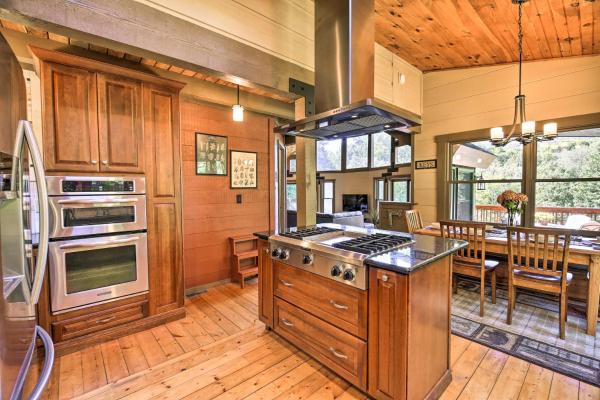 Kuva 9: Family Cabin w/ Fire Pit, 9 Mi to Sugar Mtn Slopes