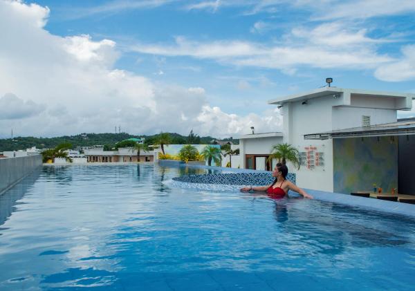 Na fotografii je vidět objekt Aloha Boracay Hotel nacházející se ve městě Boracay.