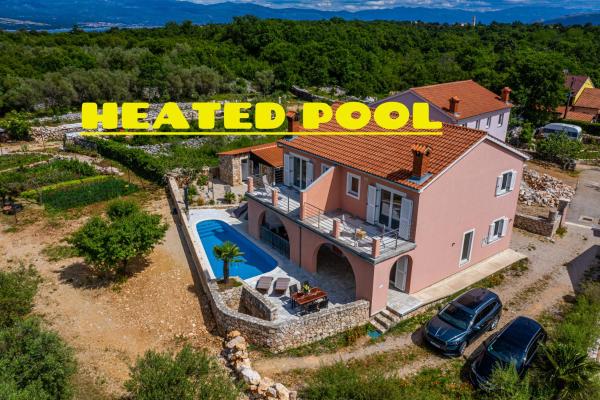 A la foto es mostra l'objecte Villa MALI RAJ situat a la ciutat de Šilo.
