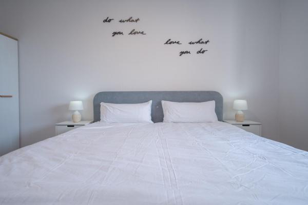 La photo montre l'objet Schöne 2 Zimmerwohnung mit UHD-TV, großem Balkon und Hängematte situé dans la ville de Bürstadt.