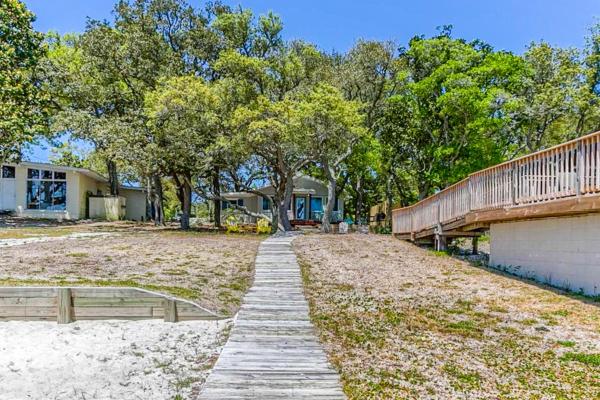 På bildet vises objektet Sunny South by Meyer Vacation Rentals som ligger i byen Perdido Beach.