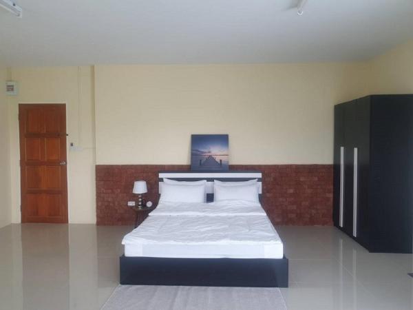 På billedet ses objektet Ek Residence Banchang City beliggende i byen Ban Yai La.